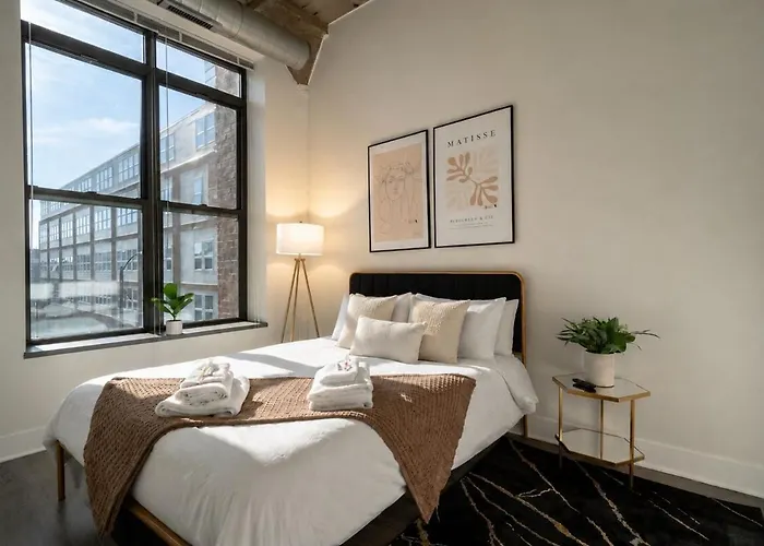 Mccormick Place Amazing 2br With View And Optional Parking For Up To 8 Guests Near Soldier Field And Lakefront Trail *